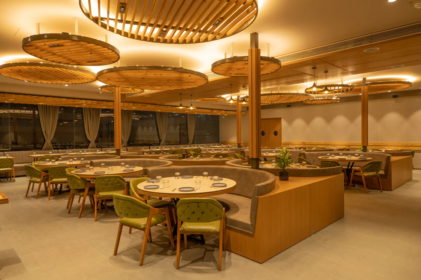 Gwalia Luxury Restaurant Ambience